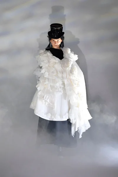 Look 9